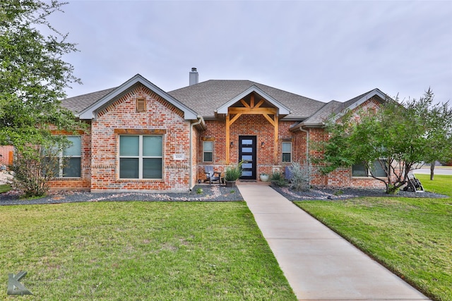 view of front of house with a front lawn