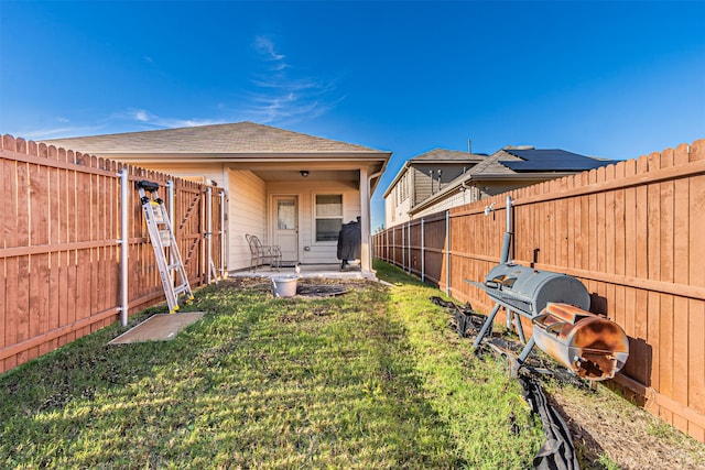 view of yard featuring a patio