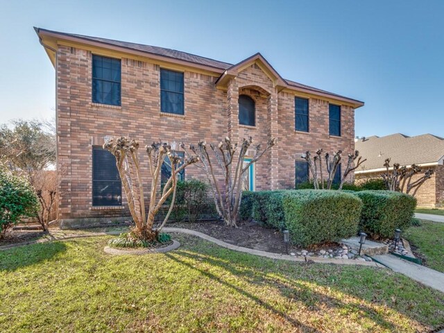 view of front of house with a front lawn