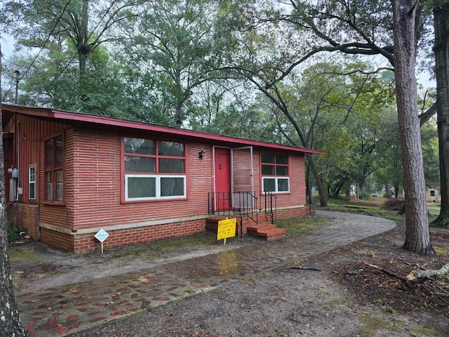 708 Walnut St, Atlanta, TX 75551 - view of front of house featuring crawl space