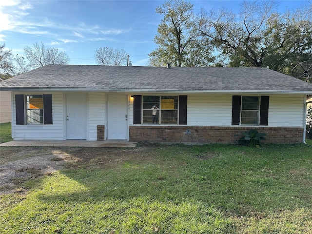 ranch-style home with a front yard