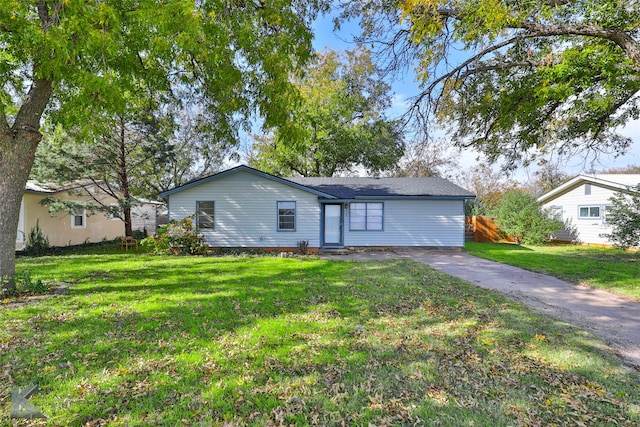 ranch-style house featuring a front yard