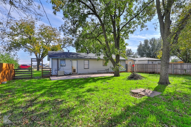 view of yard featuring cooling unit and a patio