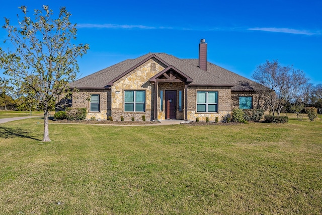 craftsman inspired home featuring a front yard