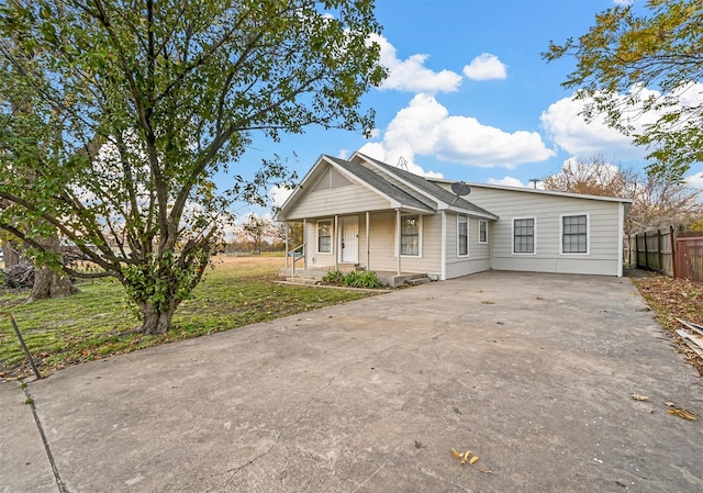 view of front facade with a porch and a front yard