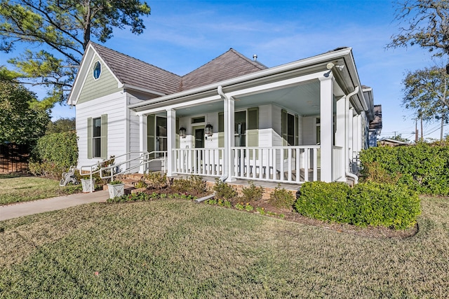 view of front of home featuring a porch and a front yard