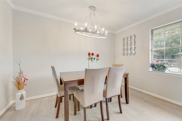 dining room featuring an inviting chandelier, ornamental molding, and light hardwood / wood-style flooring