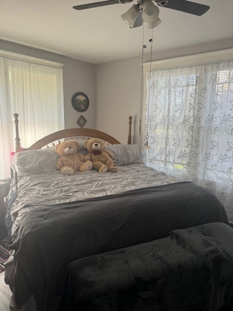 bedroom with ceiling fan