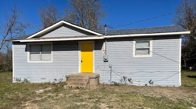 bungalow-style house with a front yard