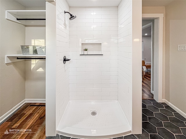 bathroom featuring a tile shower and hardwood / wood-style floors