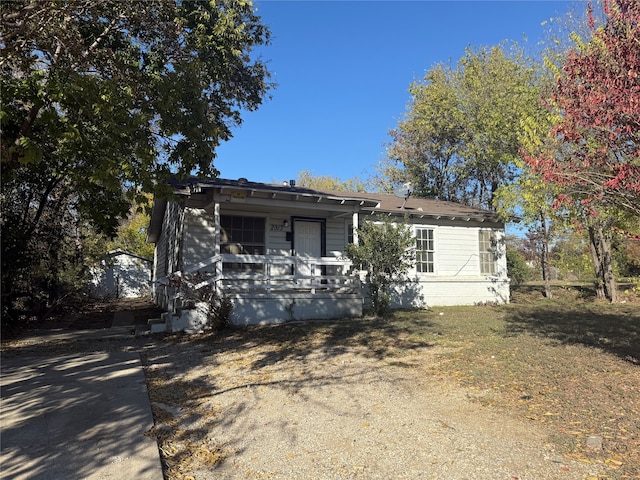 view of front of house featuring a porch