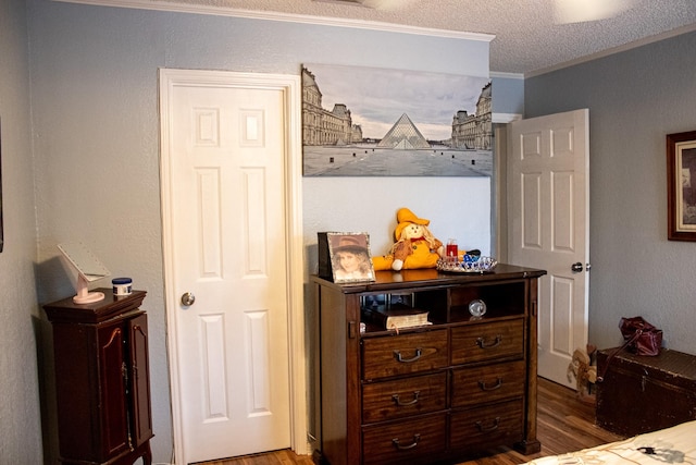 2010 Cloisters Dr Unit 2321, Arlington, TX 76011 - bedroom with crown molding, a textured ceiling, and wood finished floors