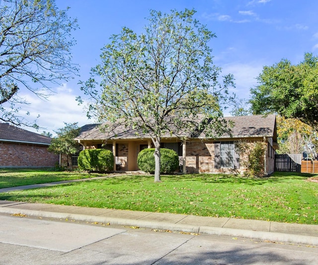 view of front of property with a front yard