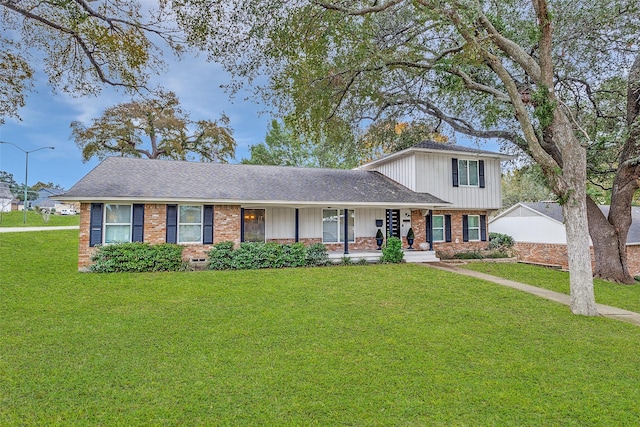 view of front of property featuring a porch and a front lawn