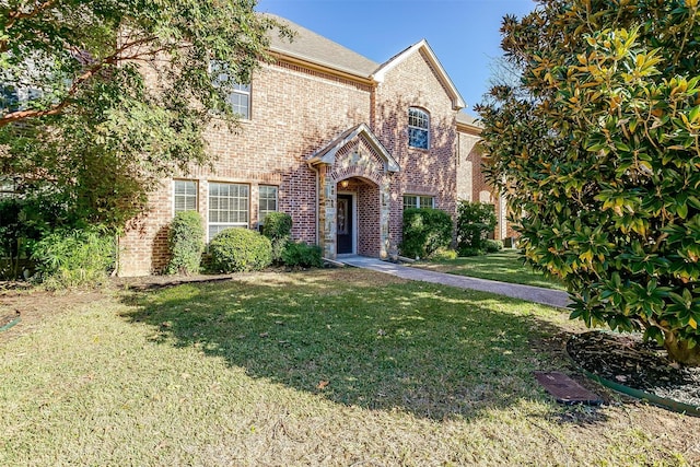 view of front facade with a front yard