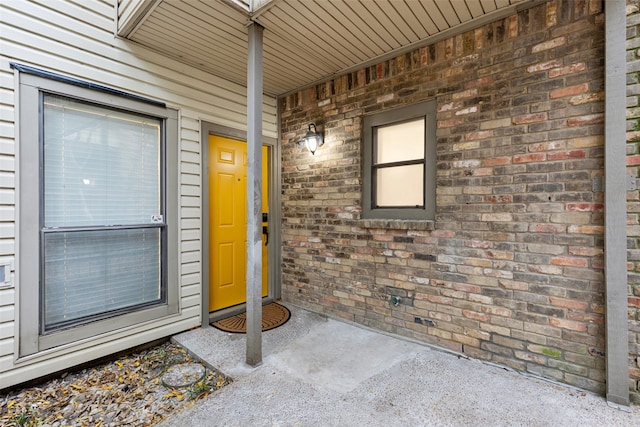 property entrance featuring a porch