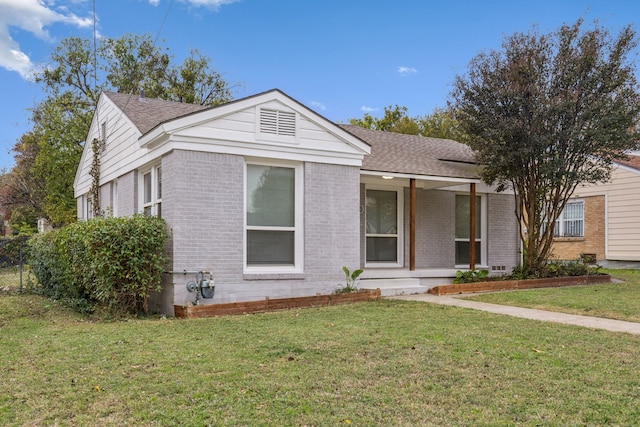 view of front of house with covered porch and a front lawn