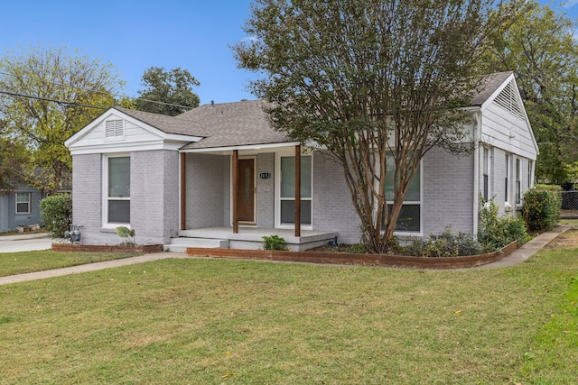 view of front of property featuring a porch and a front lawn