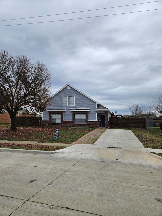 view of front of property