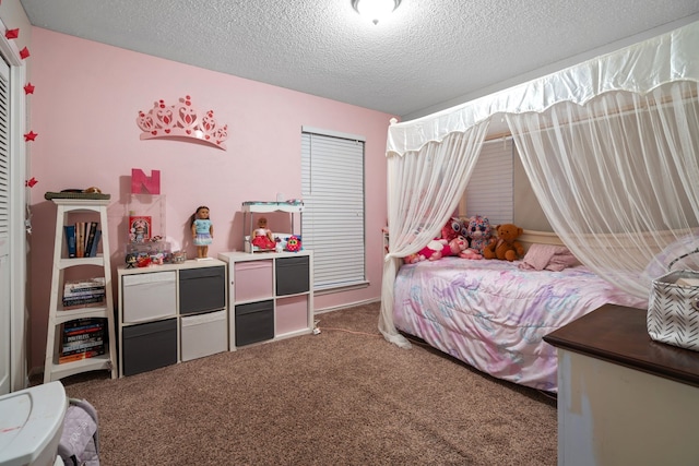 bedroom with carpet and a textured ceiling