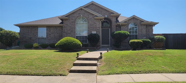 front facade featuring a front lawn