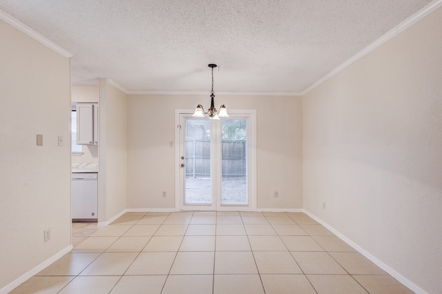 tiled spare room with ornamental molding, a textured ceiling, and a notable chandelier