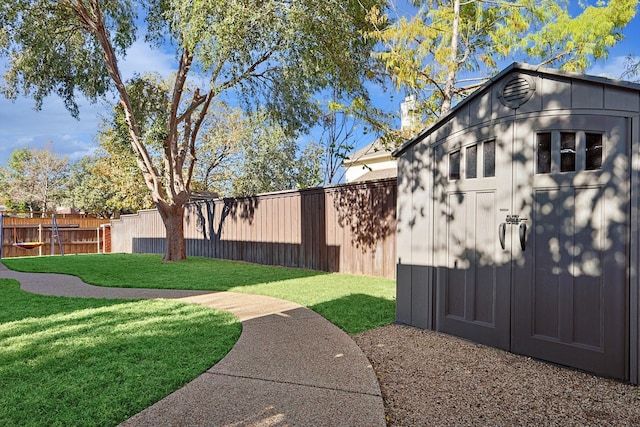 view of yard with a shed