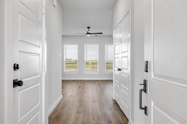 4016-4018 Clovis St, Midlothian, TX 76065 - corridor featuring dark wood-style flooring and baseboards