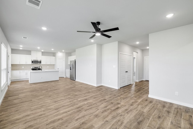 4016-4018 Clovis St, Midlothian, TX 76065 - unfurnished living room with ceiling fan, baseboards, light wood finished floors, and recessed lighting
