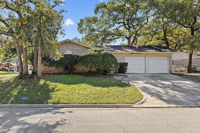 view of front facade featuring a front yard and a garage