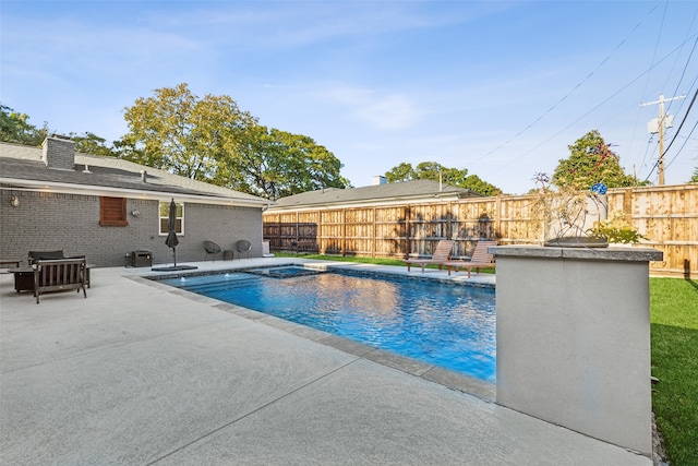 view of swimming pool featuring a patio