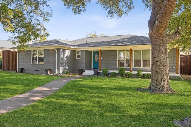 ranch-style house featuring a front yard