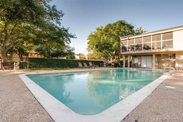 view of swimming pool