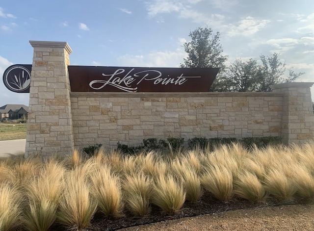 view of community / neighborhood sign