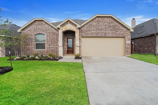 view of front of house featuring a front yard and a garage