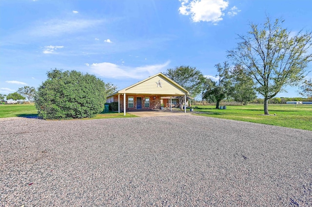 view of front facade featuring a carport and a front yard