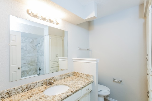 full bathroom with a textured ceiling, vanity, toilet, and tiled shower / bath combo