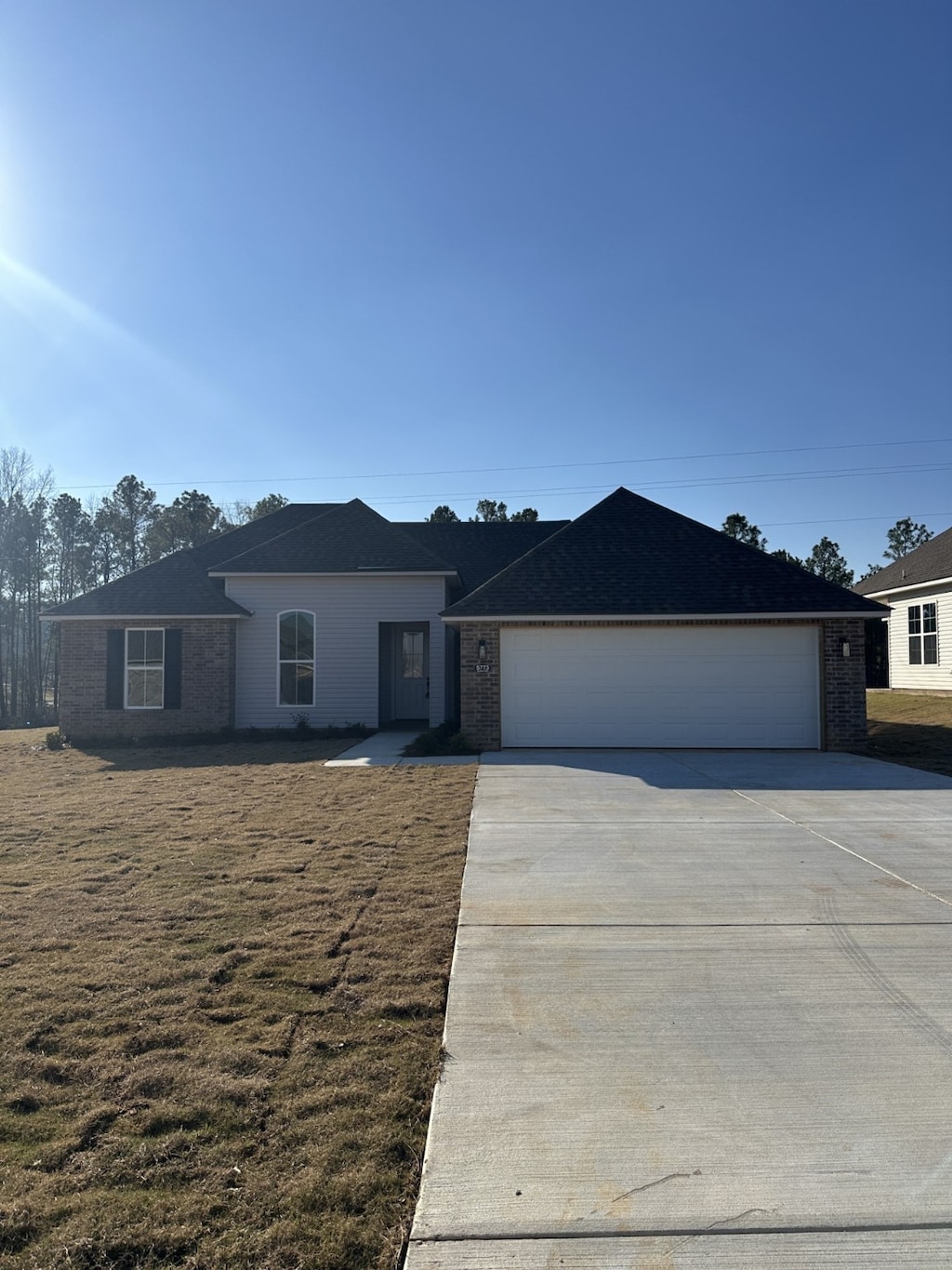 view of front facade featuring a front yard and a garage