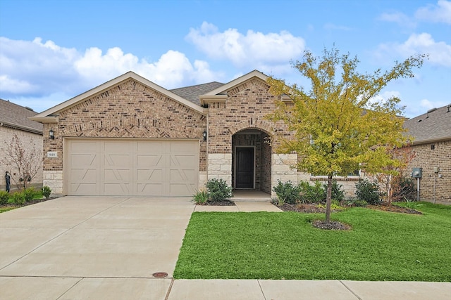 view of front of house featuring a garage and a front lawn