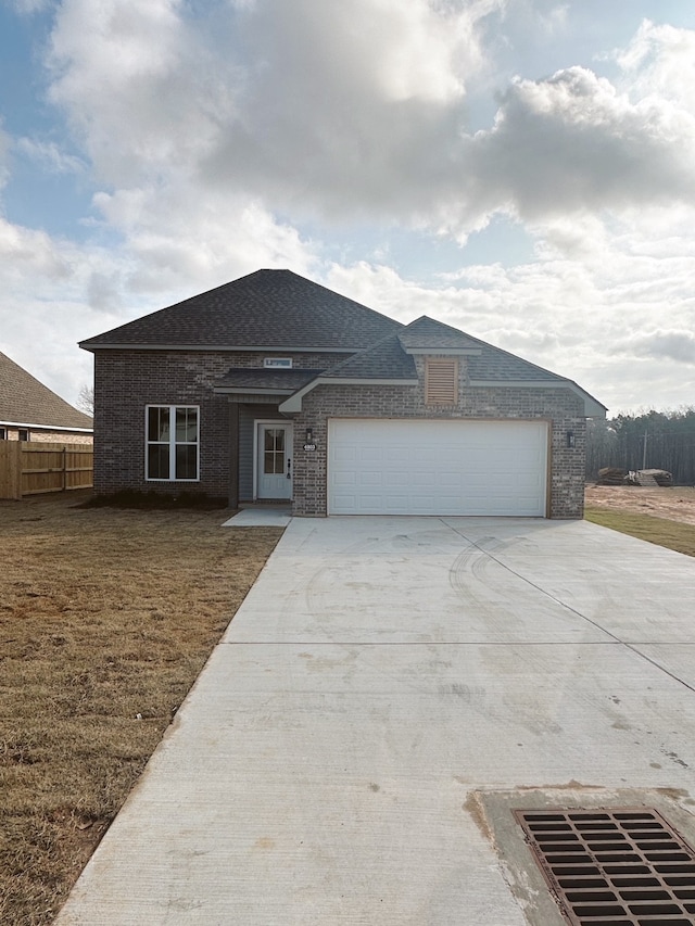 view of front of house featuring a garage and a front yard