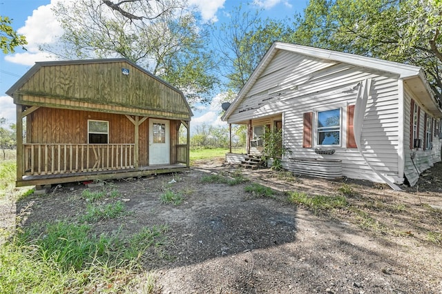 view of front of house featuring a porch