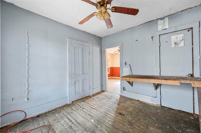 spare room with ceiling fan and a textured ceiling