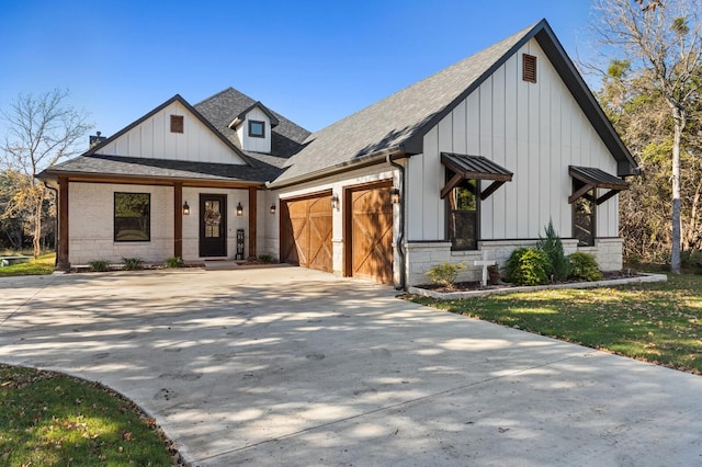 modern farmhouse style home with a garage and a front lawn