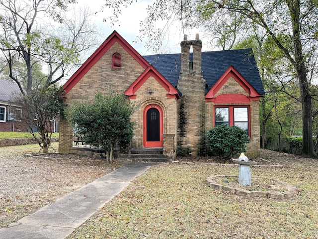 view of front of house featuring a front yard