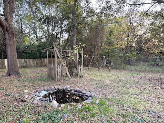 view of yard featuring an outdoor fire pit