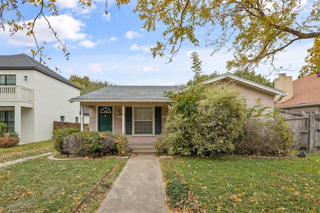 view of front facade with a front yard