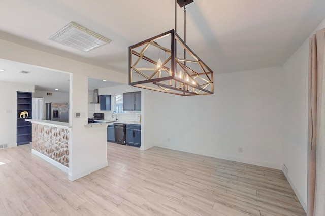 kitchen with light wood-type flooring, tasteful backsplash, hanging light fixtures, and black appliances