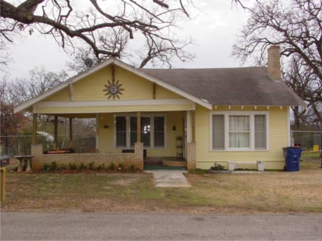 view of front of home with a front lawn and covered porch