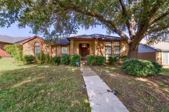 view of front of home with a front yard