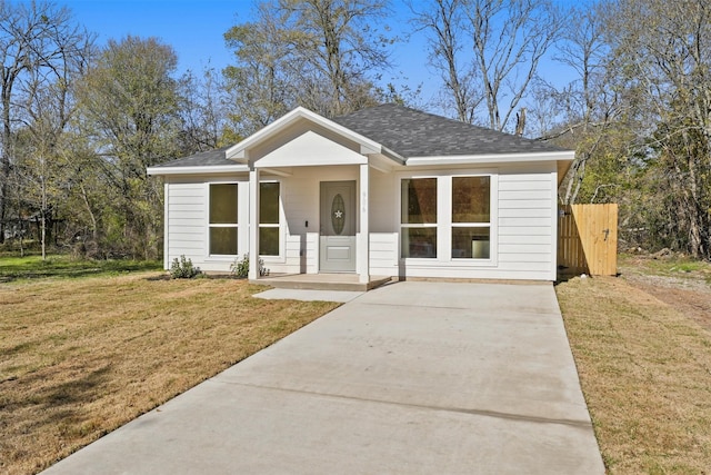 906 Benton St, Bonham, TX 75418 - view of front facade with concrete driveway, a shingled roof, and a front lawn